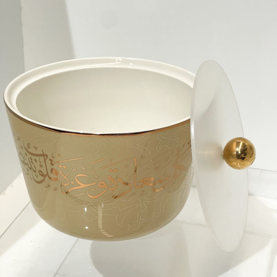 Joud ivory Elegant Arabic Calligraphy Serving Bowl with Frosted Lid – Luxury Tableware