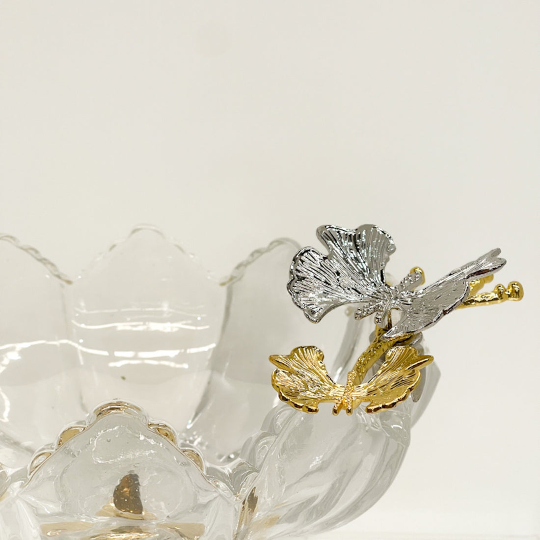 Elegant Crystal Serving Bowl – A Timeless Statement Piece