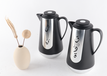 Shai & Qahwa – Arabic Calligraphy Vacuum Flask Set (1L Black&Silver)