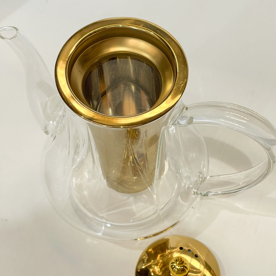 Layali Curved Glass Teapot – Gold Infuser Edition