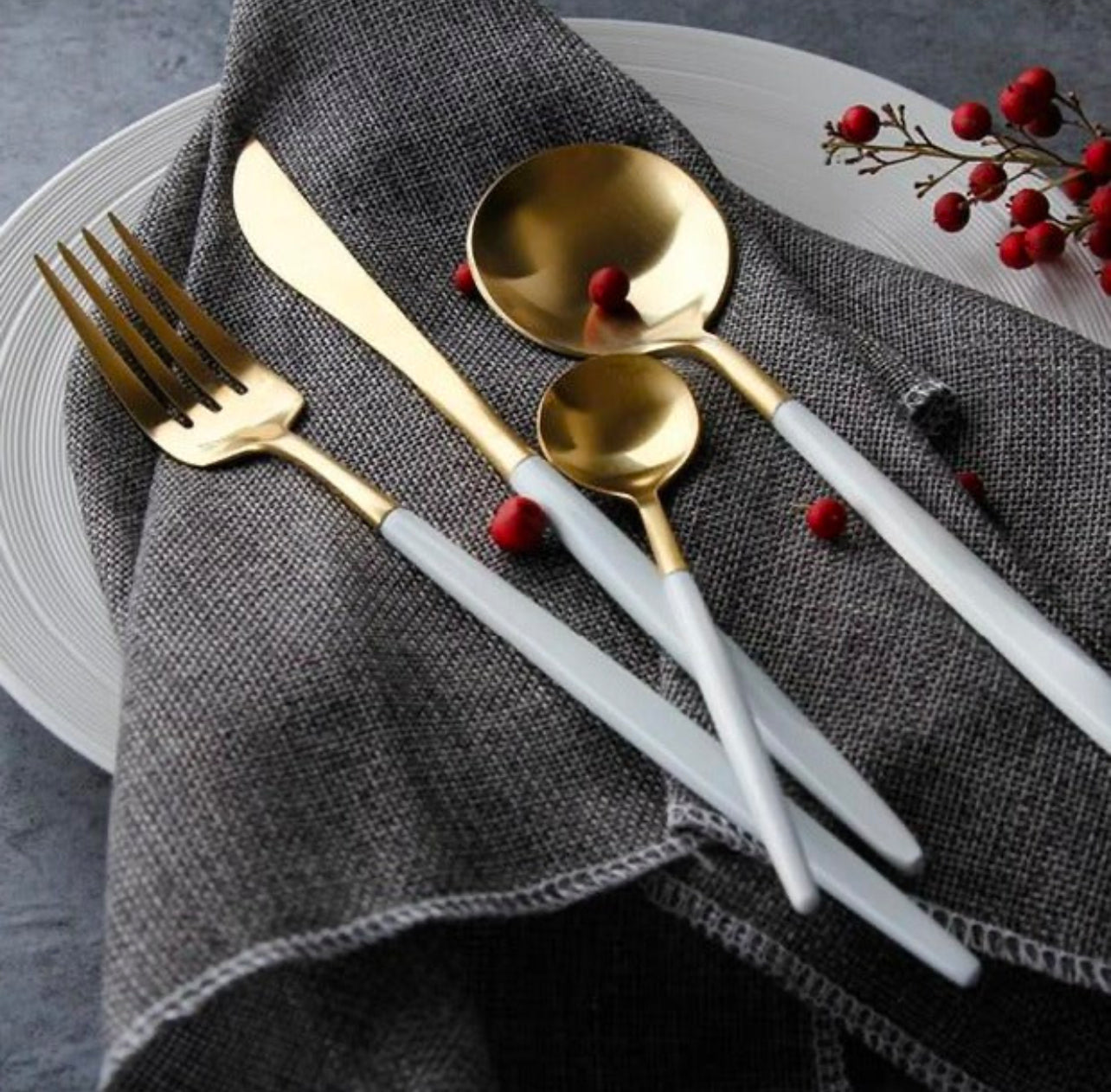 LuxeBlanc Gold 4-Piece Cutlery Set