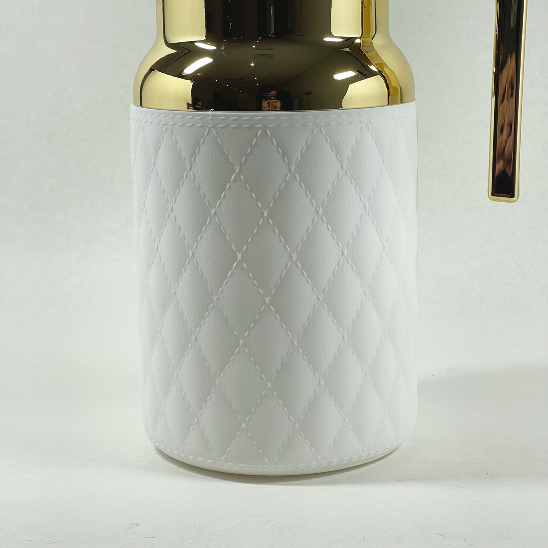 KANZ Mira – Quilted Flask (White & Gold, 1L)