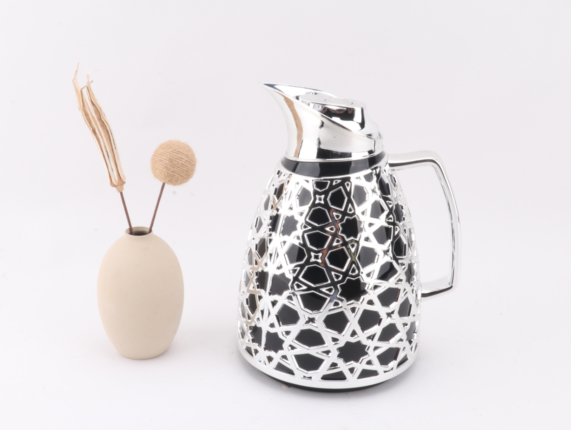 Kanz – Signature Geometric Flask (1L Black & Silver)